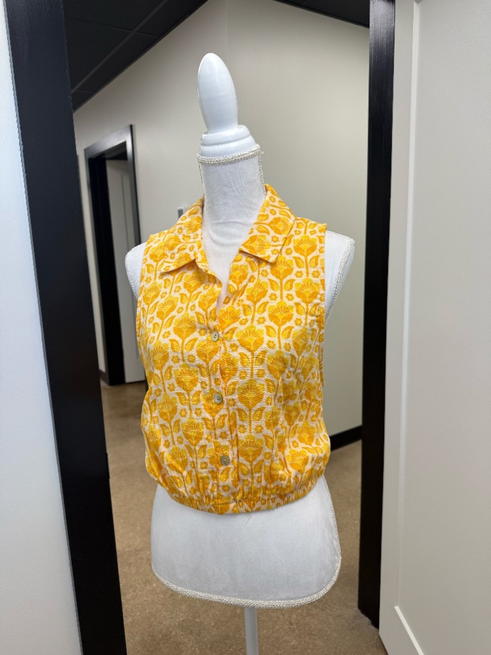 🌼 Show Me Your Mumu Floral Button-Front Crop Top – Size XLarge 🌼